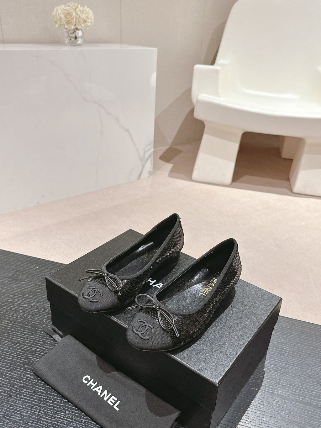 CHANEL BALLET FLATS IN BLACK GLITTERED TULLE AND SATIN