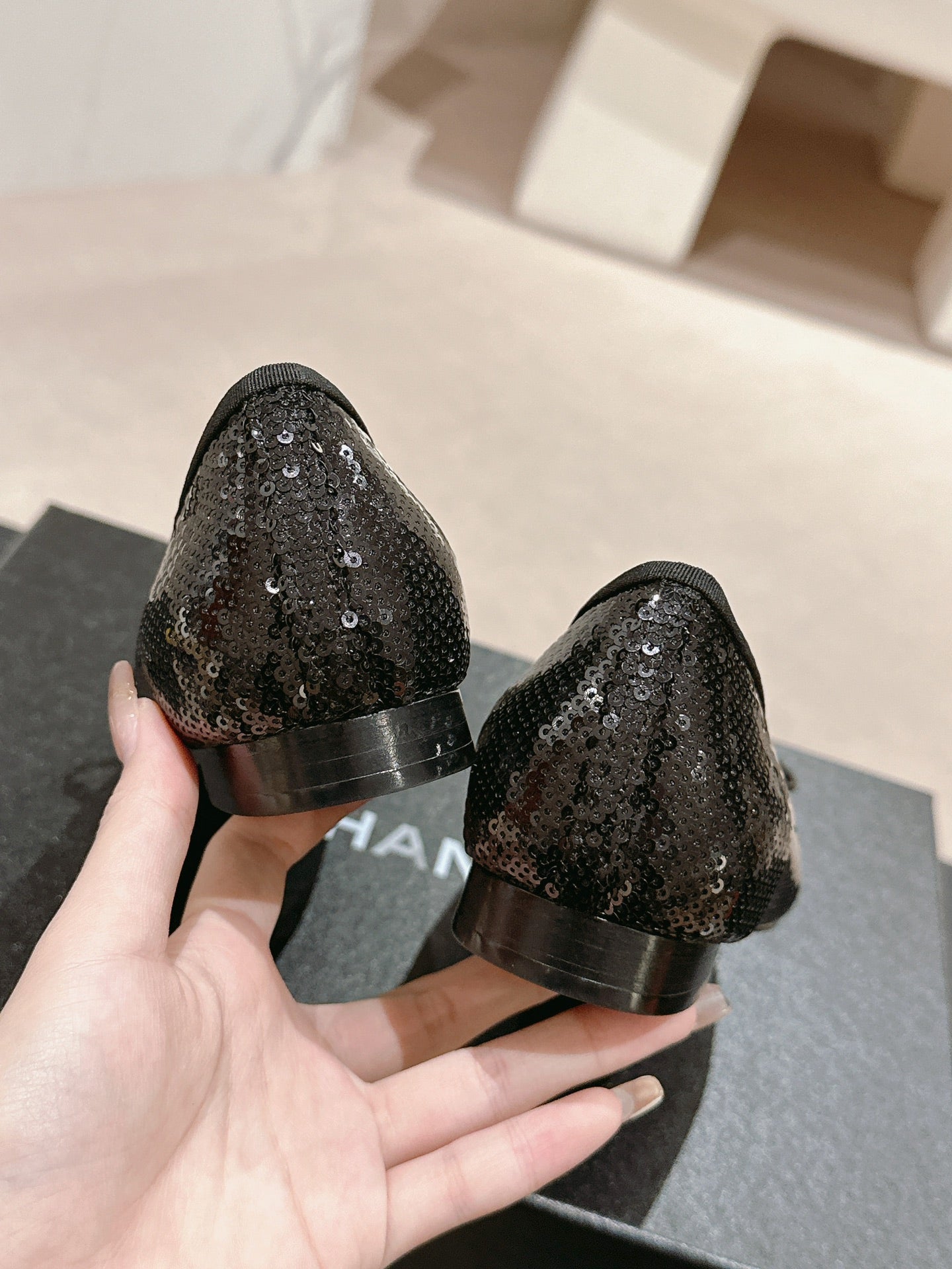 CHANEL BALLET FLATS IN BLACK GLITTERED TULLE AND SATIN