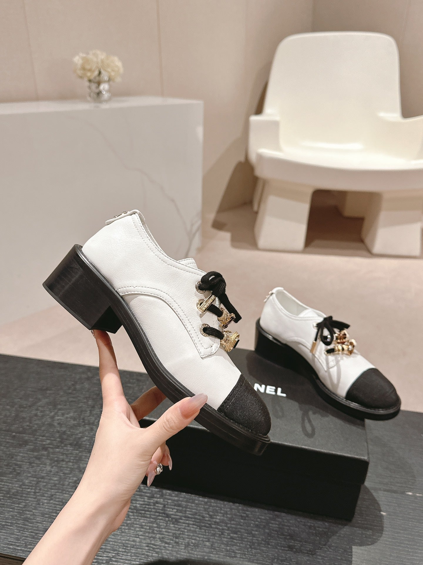 CHANEL OXFORD SHOES WHITE MIX BLACK SHEEPSKIN