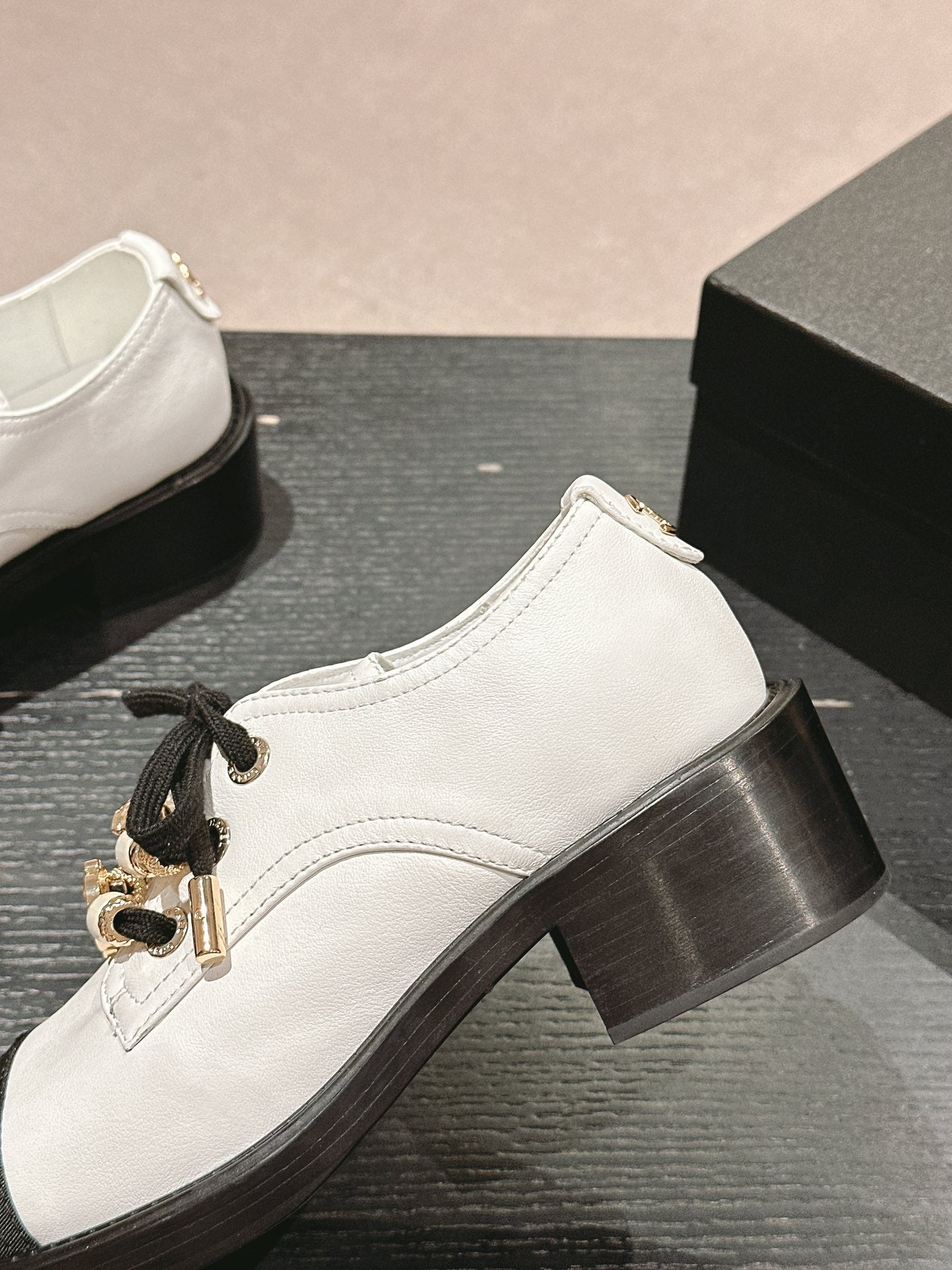 CHANEL OXFORD SHOES WHITE MIX BLACK SHEEPSKIN