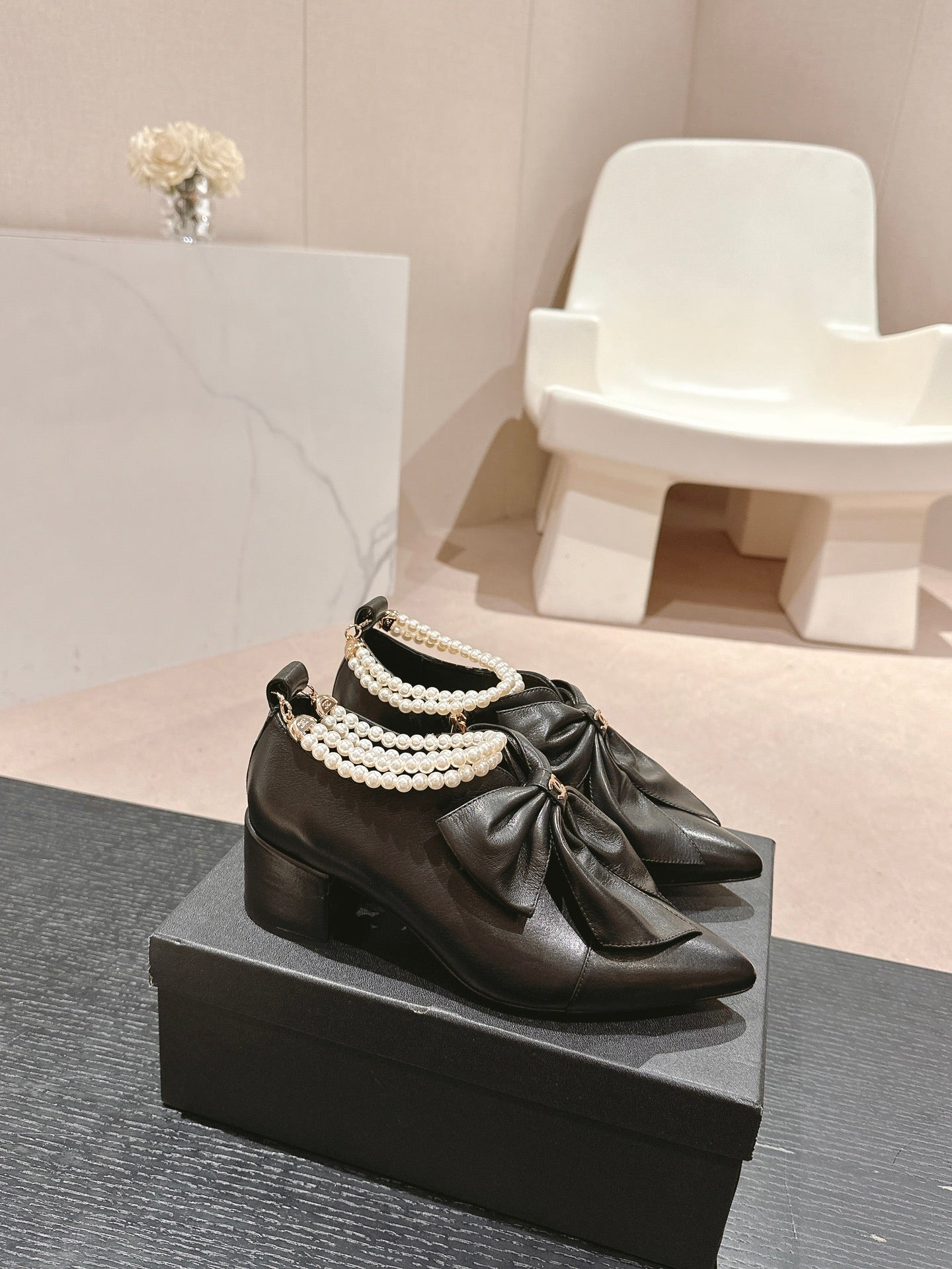 CHANEL SHORT BOOTS IN BLACK SHEEPSKIN WITH BOW