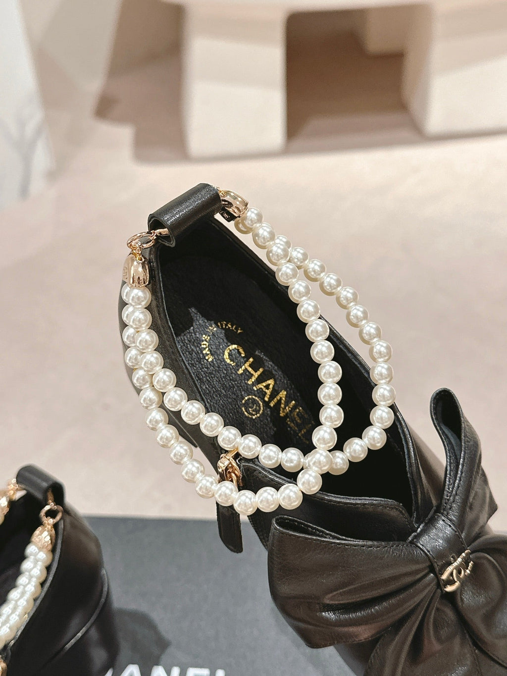 CHANEL SHORT BOOTS IN BLACK SHEEPSKIN WITH BOW