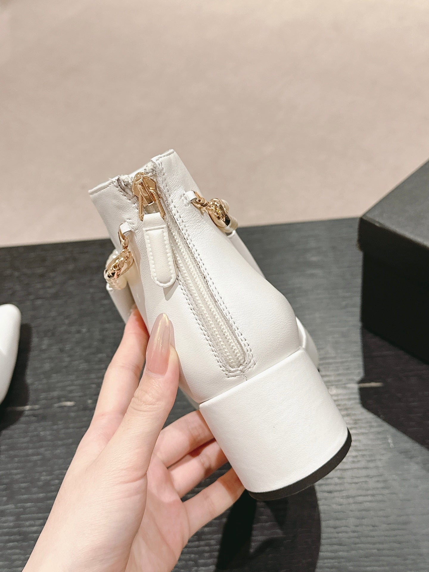 CHANEL SHORT BOOTS IN WHITE SHEEPSKIN WITH BOW