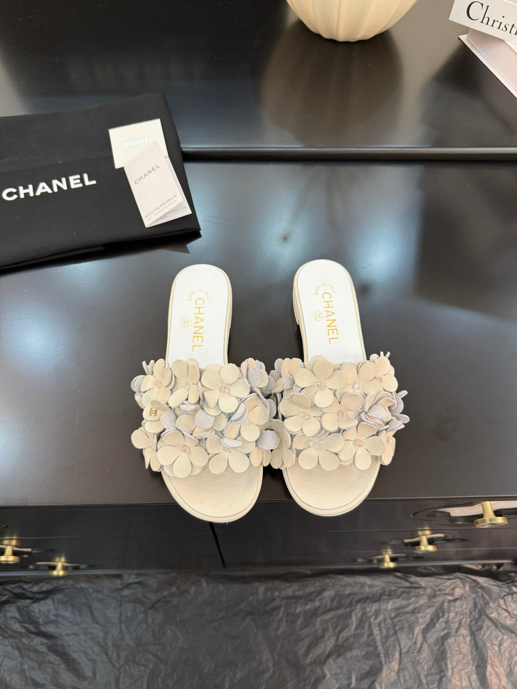 CHANEL FLAT MULE 15 MM IN PALE GRAY CALFSKIN