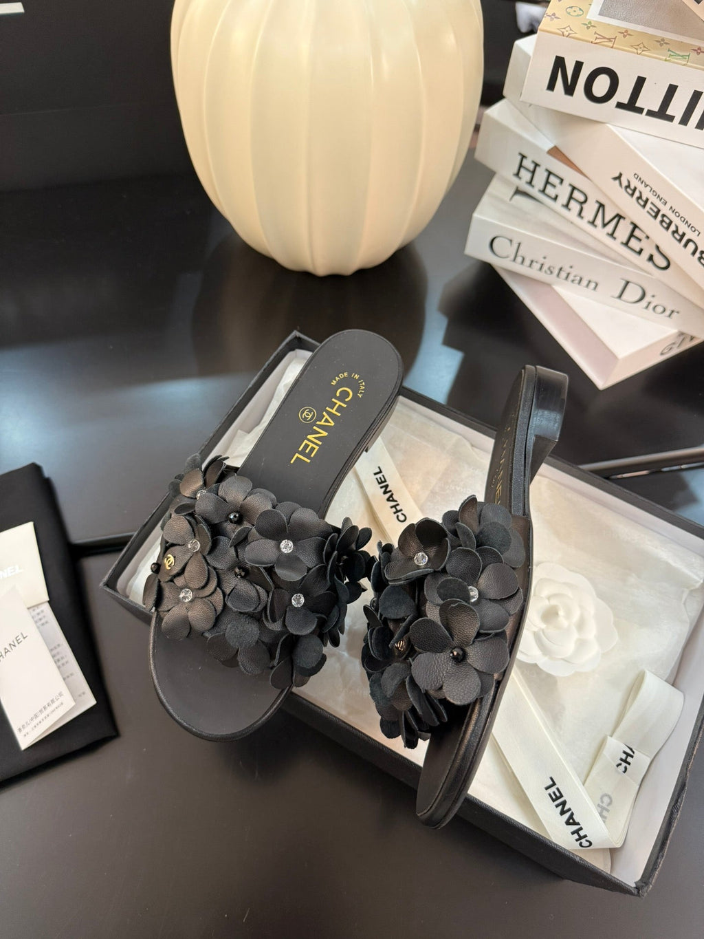 CHANEL FLAT MULE 15 MM IN BLACK CALFSKIN