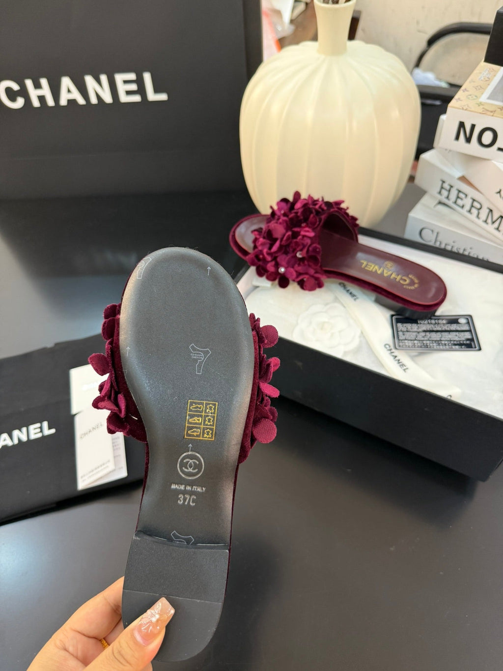 CHANEL FLAT MULE 15 MM IN PLUM PURPLE VELVET