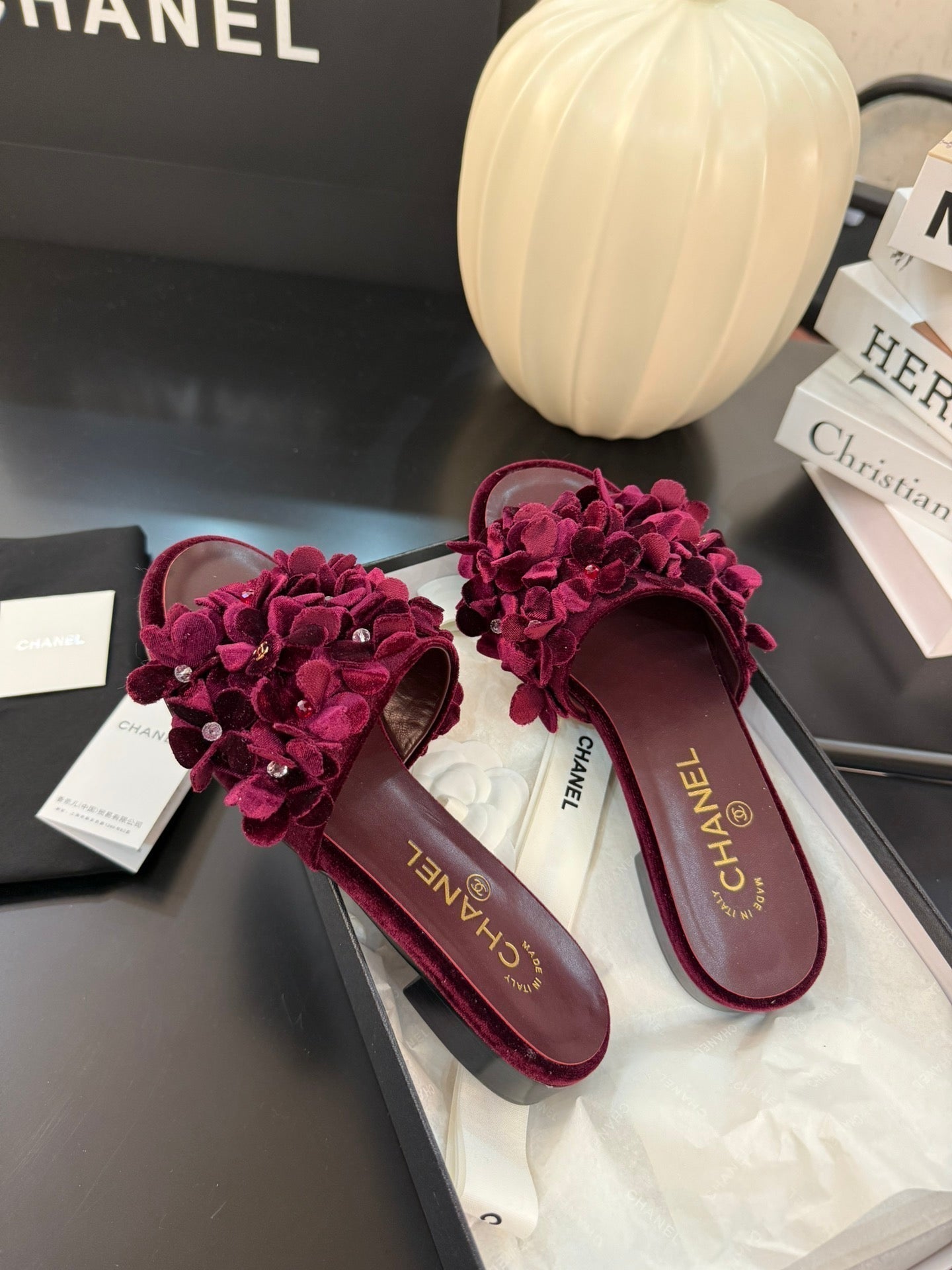 CHANEL FLAT MULE 15 MM IN PLUM PURPLE VELVET