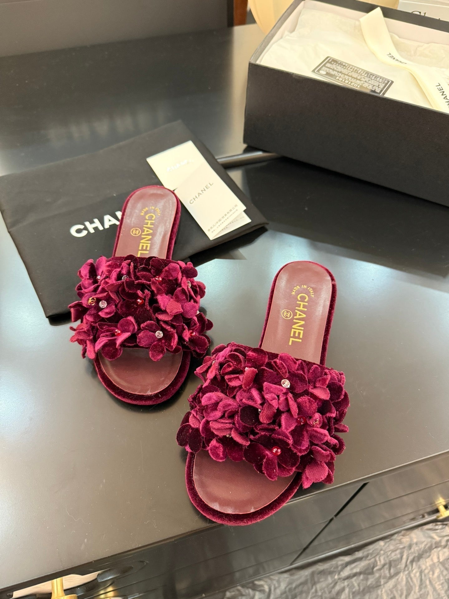 CHANEL FLAT MULE 15 MM IN PLUM PURPLE VELVET