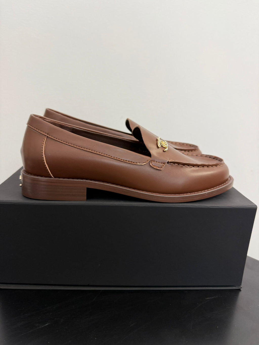 CHANEL 25C Moasins Brown Patent Leather