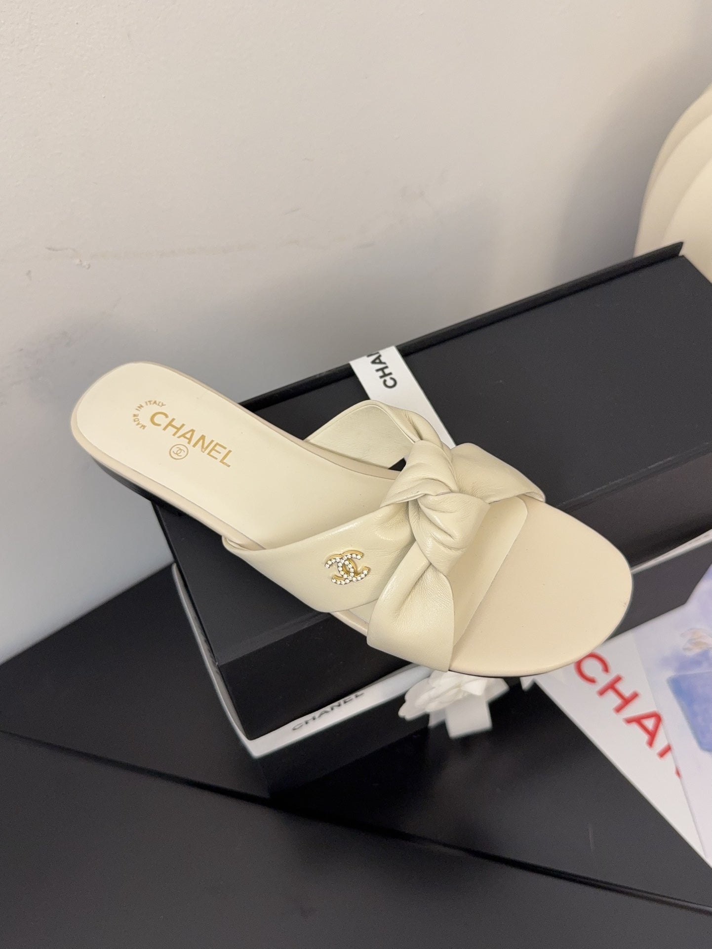 CHANEL LACE MULE 2 CM IN WHITE CREAM LAMBSKIN