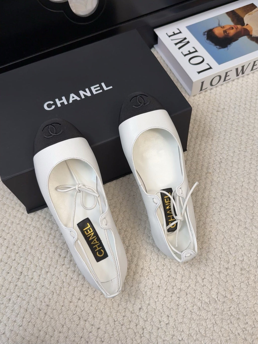 CHANEL FLAT MARY JANE PUMPS IN WHITE LAMBSKIN MIX BLACK FABRIC