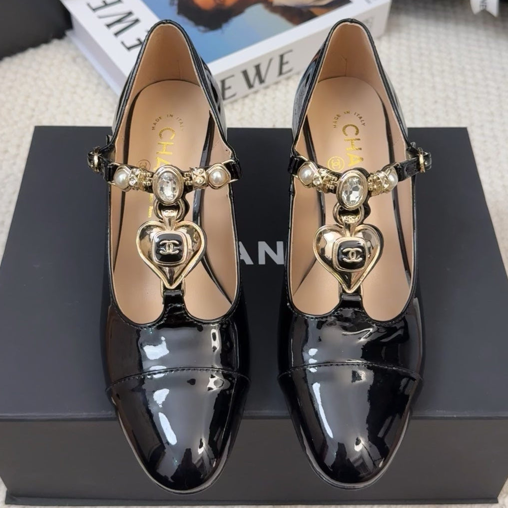 CHANEL MARY JANE SHOES IN BLACK PATENT CALFSKIN 55 MM