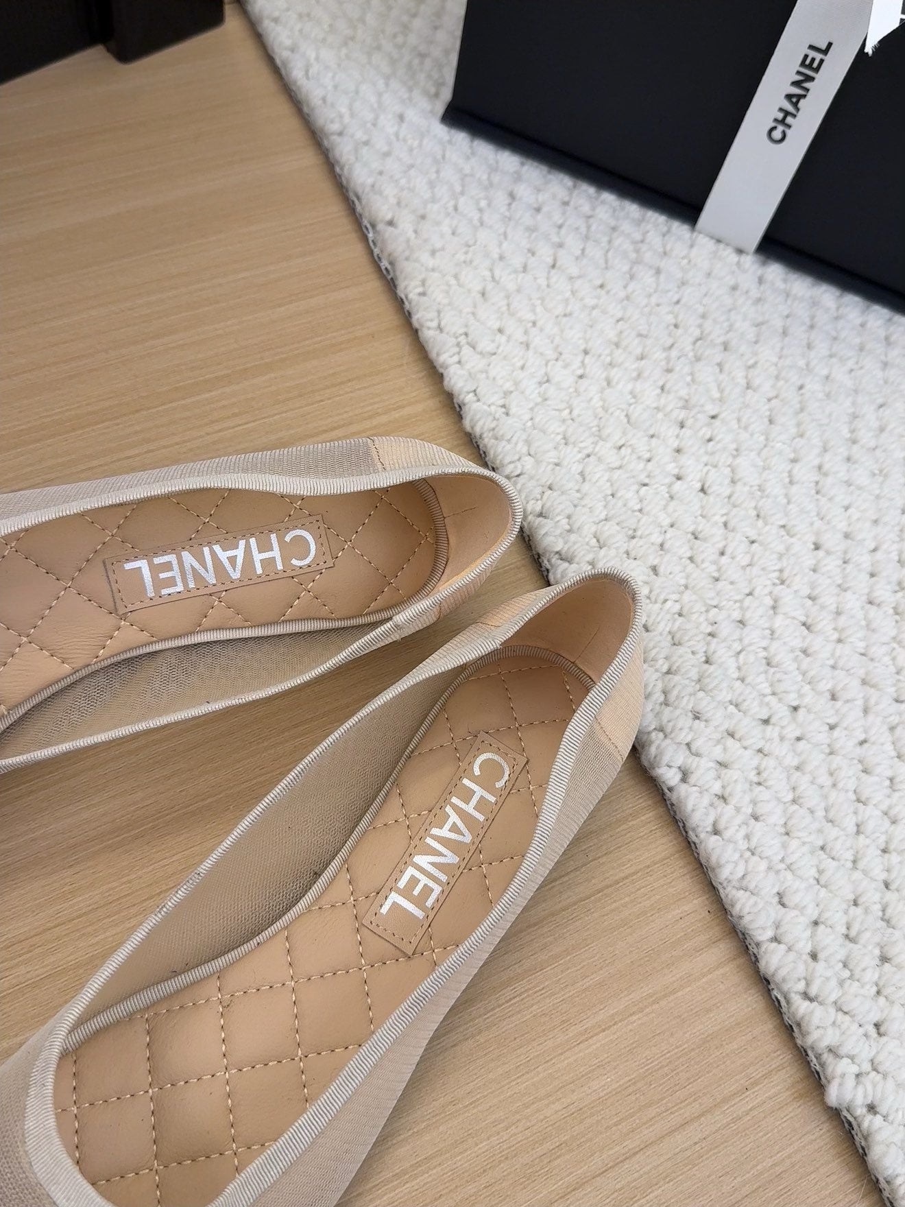 CHANEL BALLET FLAT IN BLACK FABRIC AND BEIGE MESH