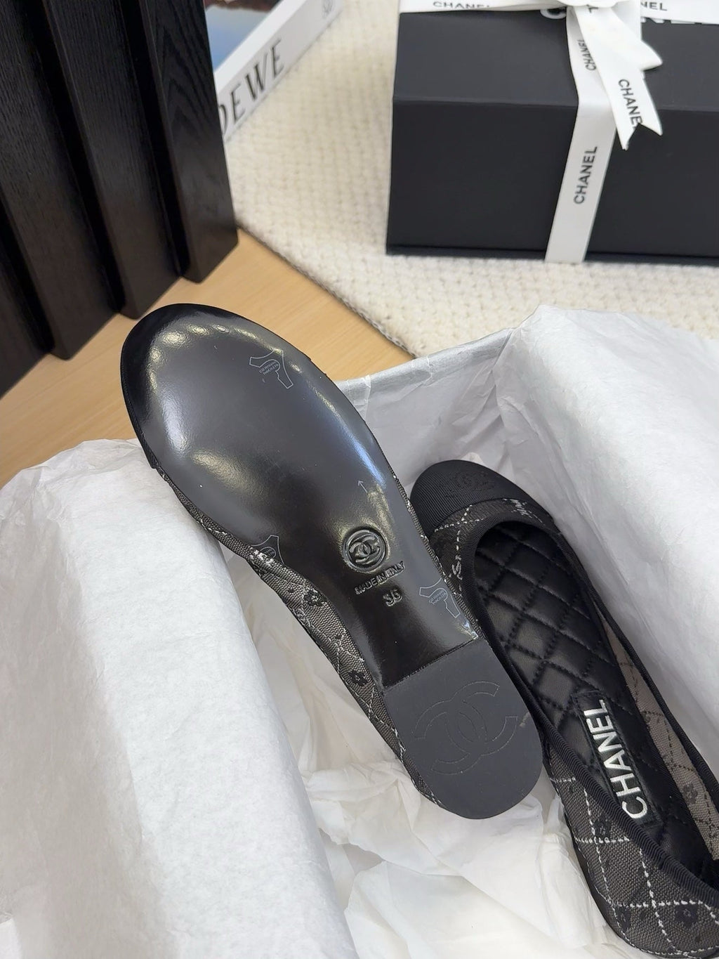 CHANEL BALLET FLAT IN BLACK FABRIC AND MESH