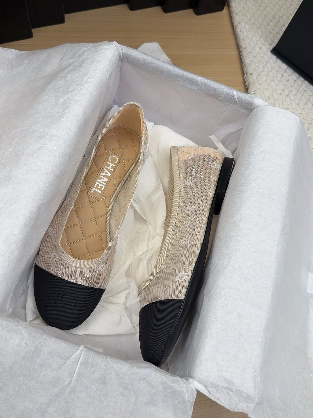 CHANEL BALLET FLAT IN BLACK FABRIC AND WHITE MESH