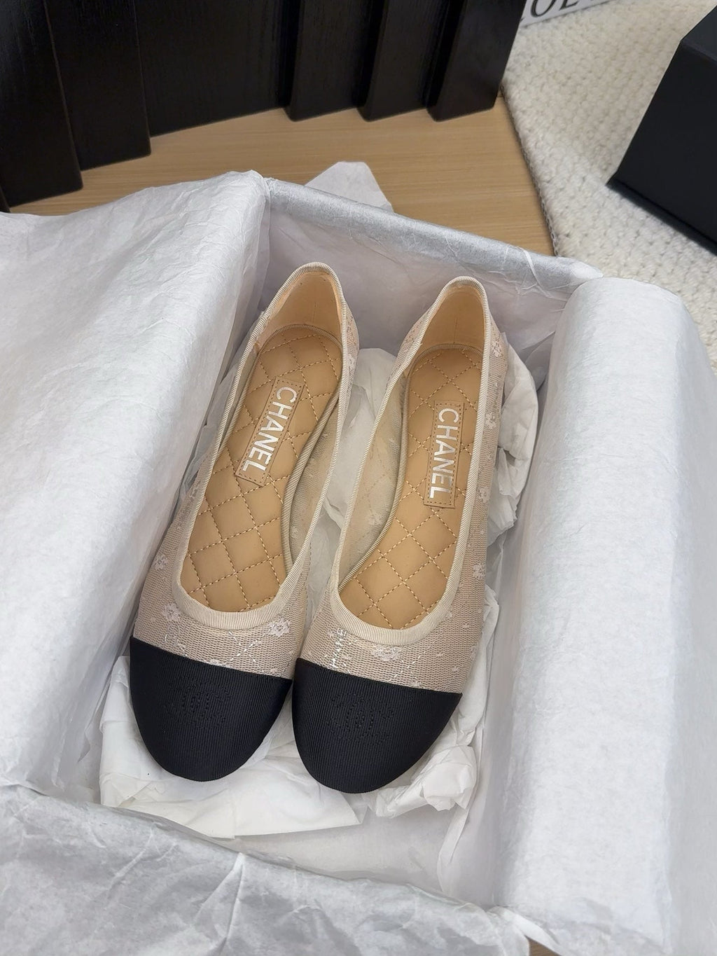 CHANEL BALLET FLAT IN BLACK FABRIC AND WHITE MESH