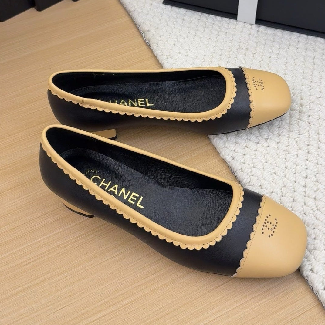 CHANEL BALLET FLAT IN BLACK MIX PEANUT BROWN CALFSKIN