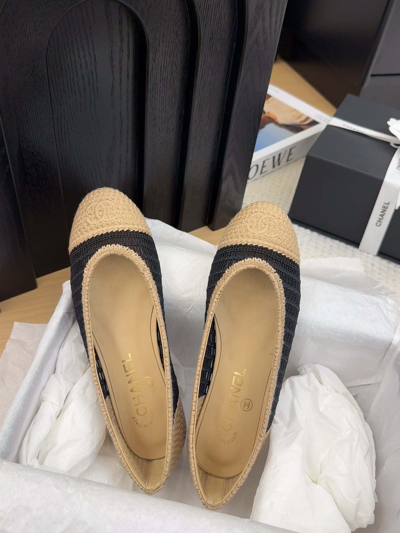 CHANEL BALLERINAS IN BLACK MIX PEANUT BROWN RAFFIA
