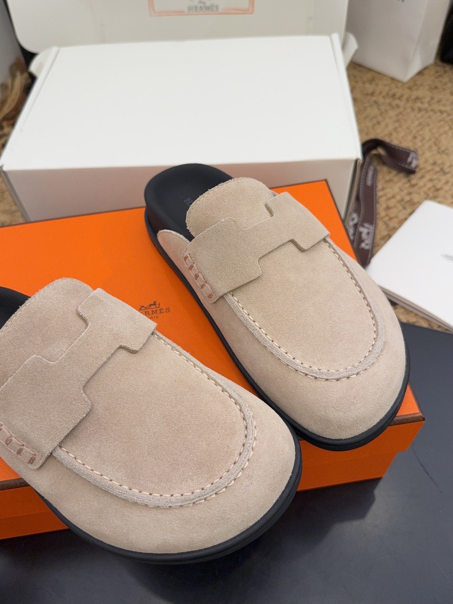HERMES 25S MULE IN BEIGE SUEDE