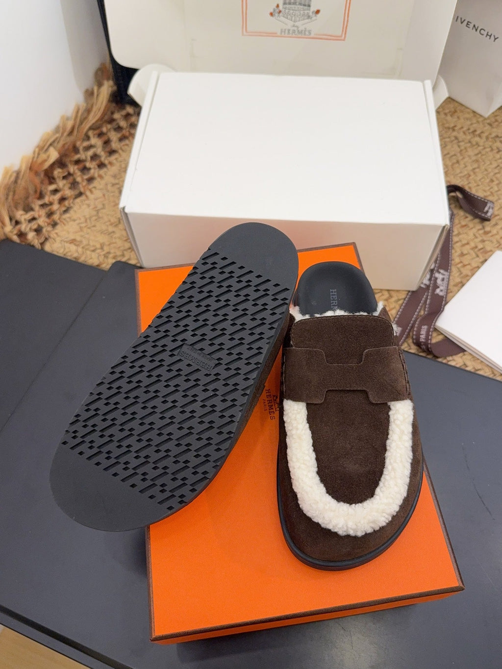 HERMES 25S MULE IN DARK CHOCOLATE BROWN SUEDE MIX WHITE SHEARLING