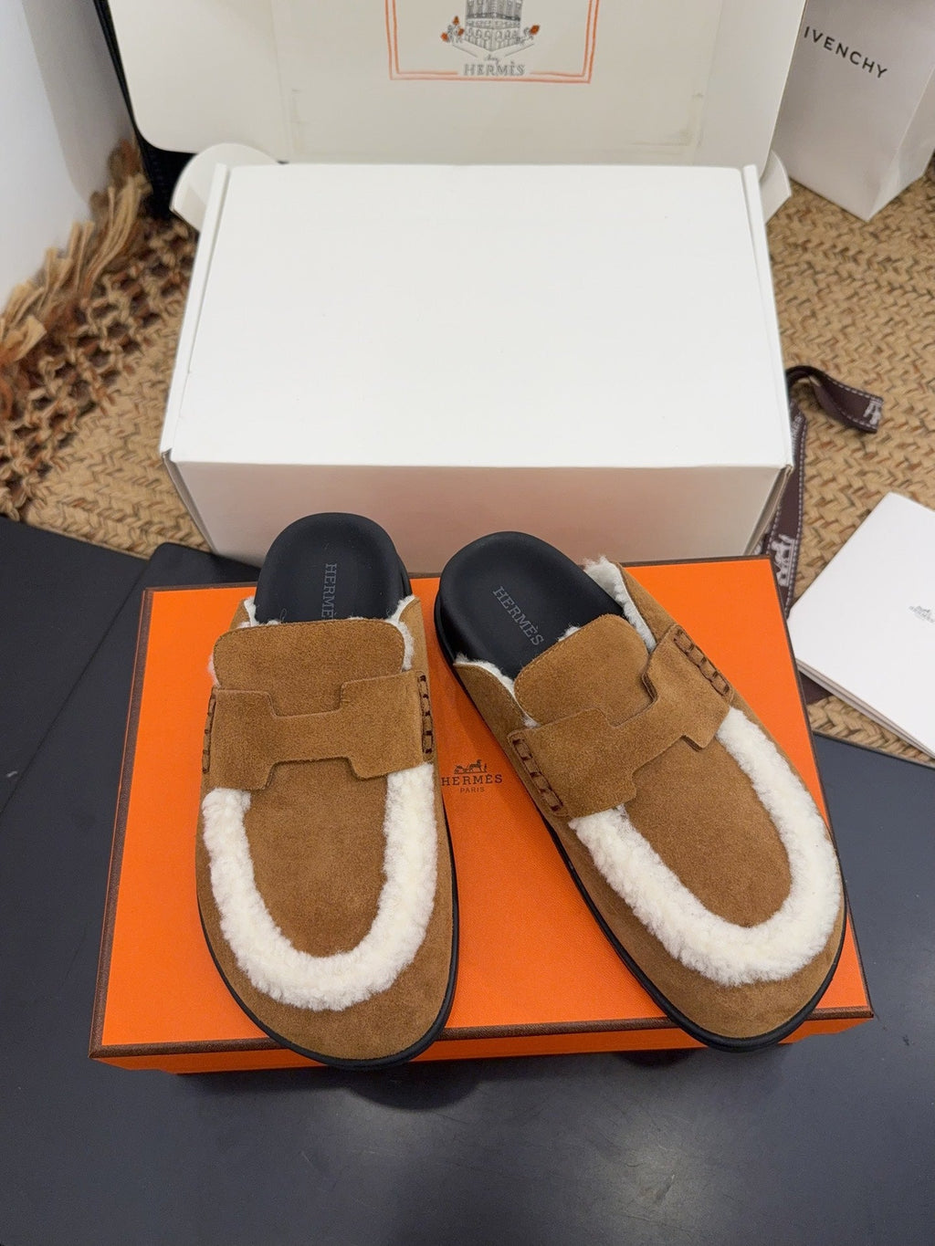 HERMES 25S MULE IN SOFT BROWN SUEDE MIX WHITE SHEARLING