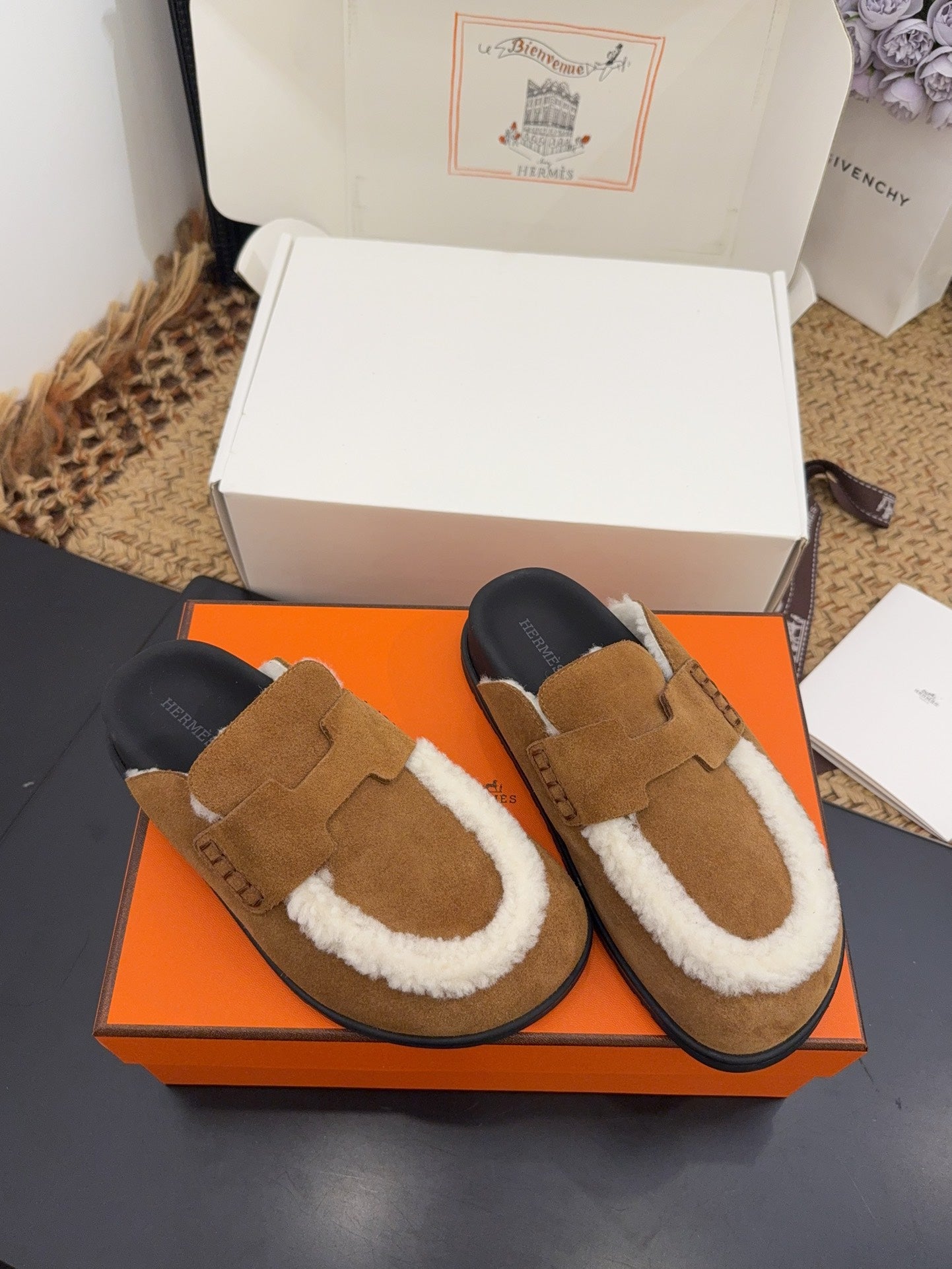 HERMES 25S MULE IN SOFT BROWN SUEDE MIX WHITE SHEARLING