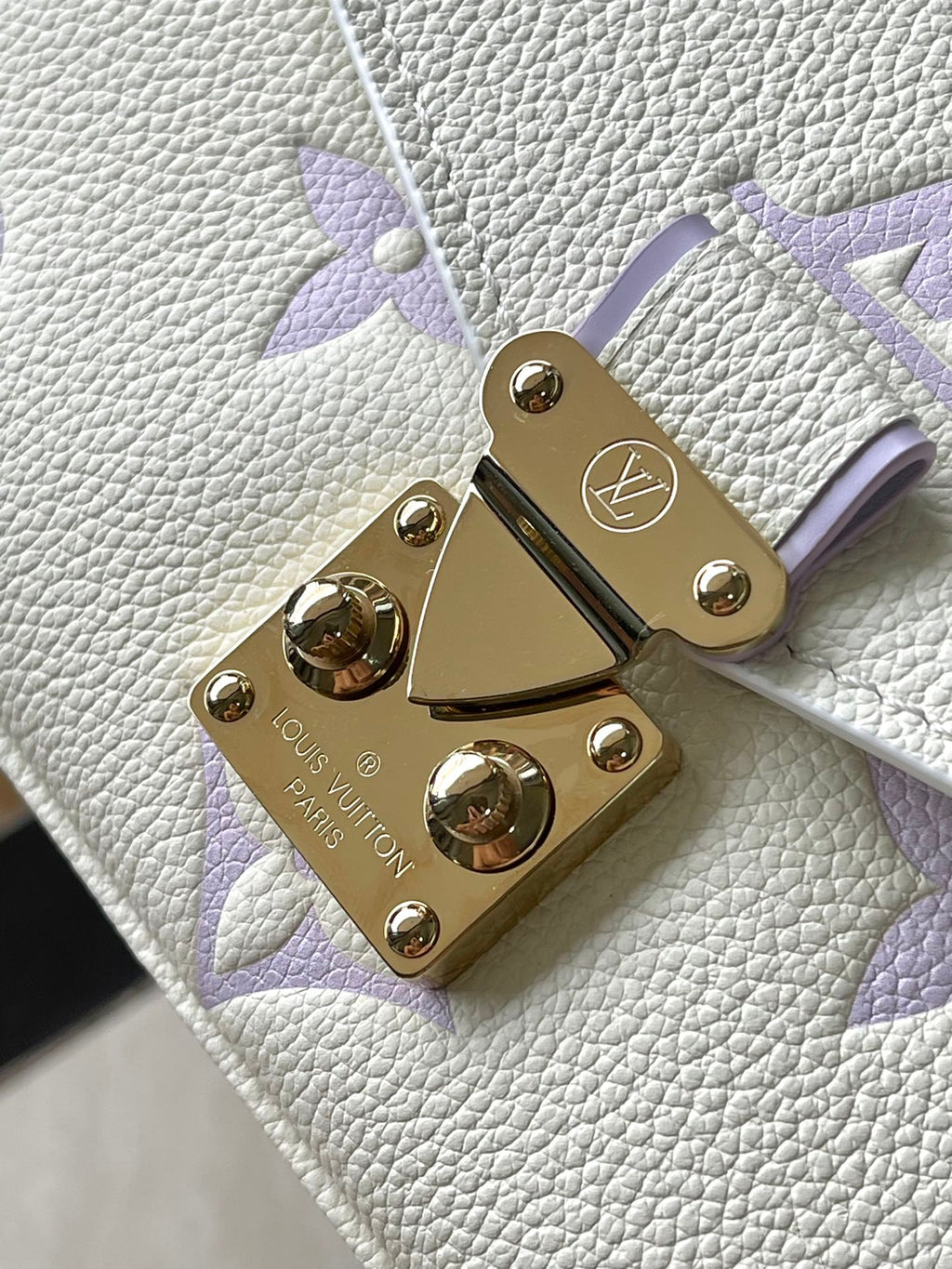LOUIS VUITTON POCHETTE METIS EAST WEST 21 IN WHITE PURPLE MONOGRAM EMPREINTE LEATHER