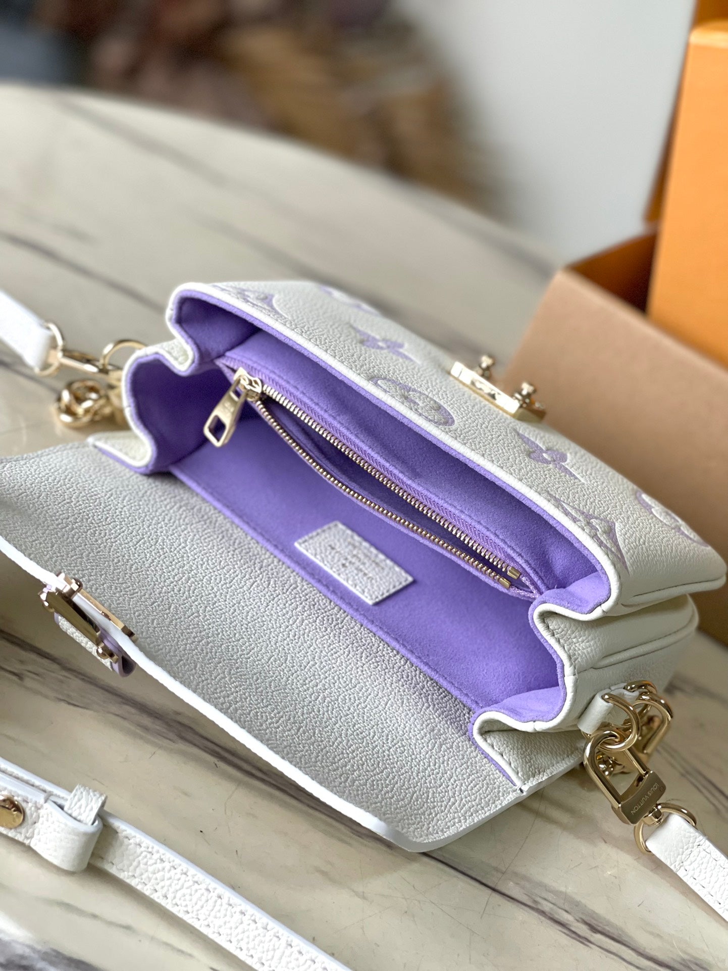 LOUIS VUITTON POCHETTE METIS EAST WEST 21 IN WHITE PURPLE MONOGRAM EMPREINTE LEATHER