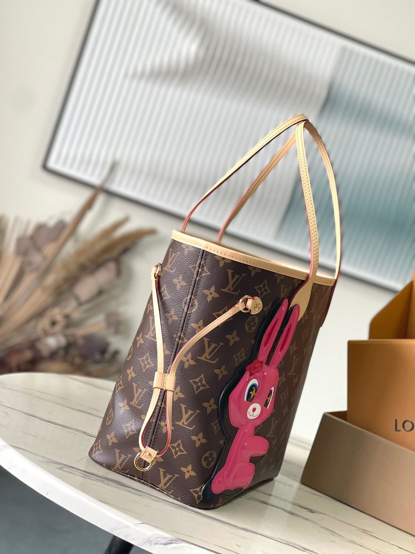 LOUIS VUITTON NEVERFULL MM 31 IN BROWN MONOGRAM CANVAS WITH PINK RABBIT PATCH