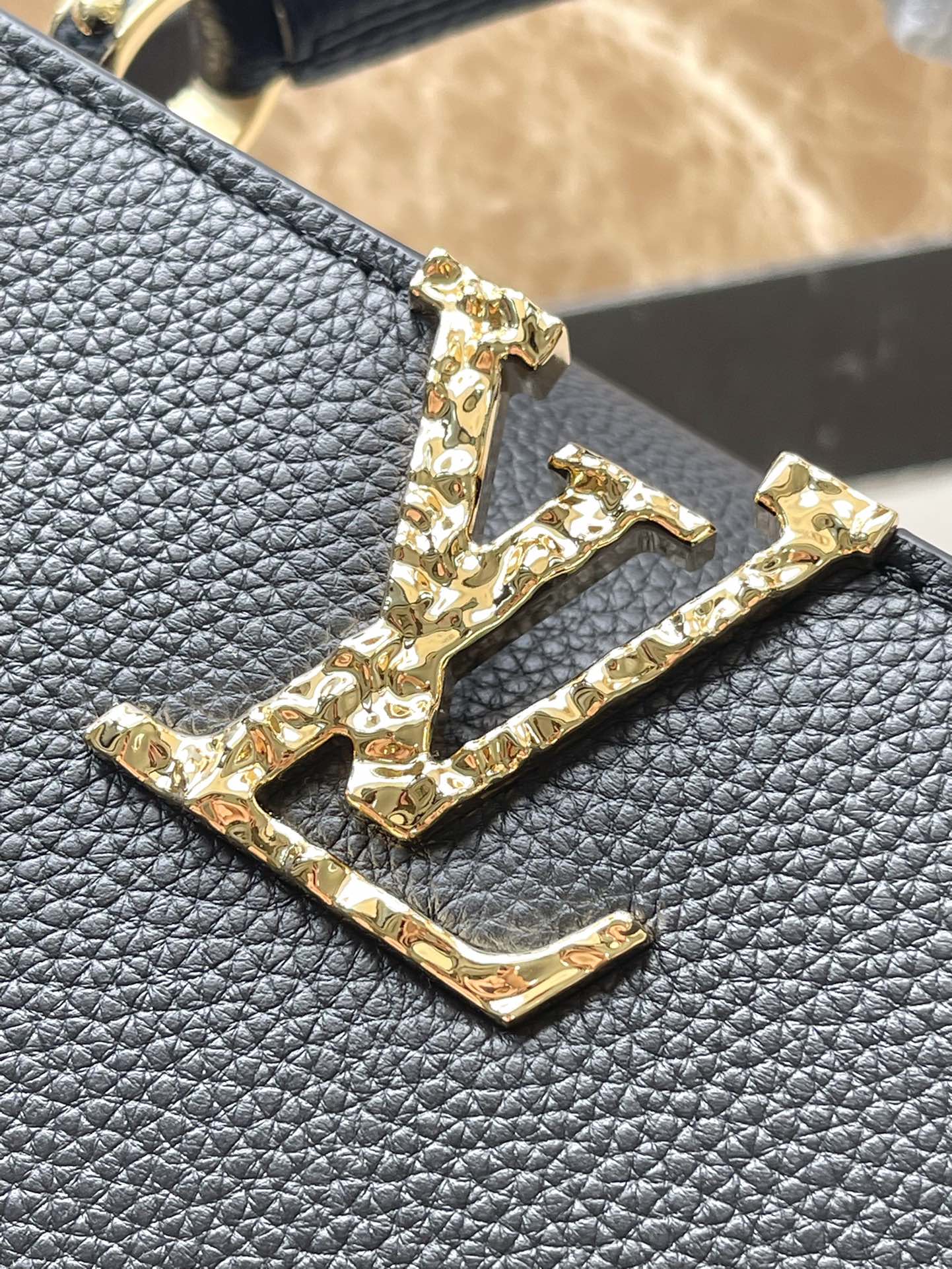 LOUIS VUITTON CAPUCINES EAST-WEST MINI 22 IN BLACK CALFSKIN GOLD HARDWARE