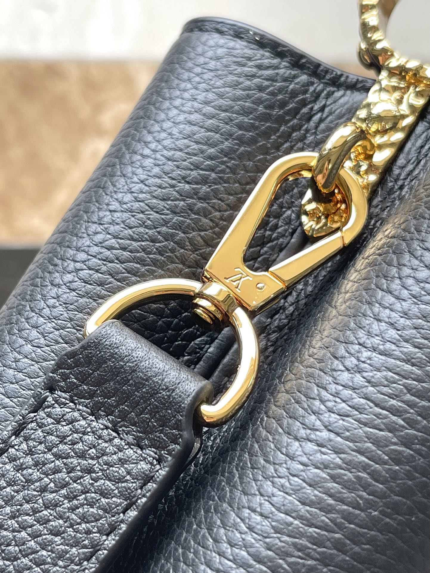 LOUIS VUITTON CAPUCINES EAST-WEST MINI 22 IN BLACK CALFSKIN GOLD HARDWARE