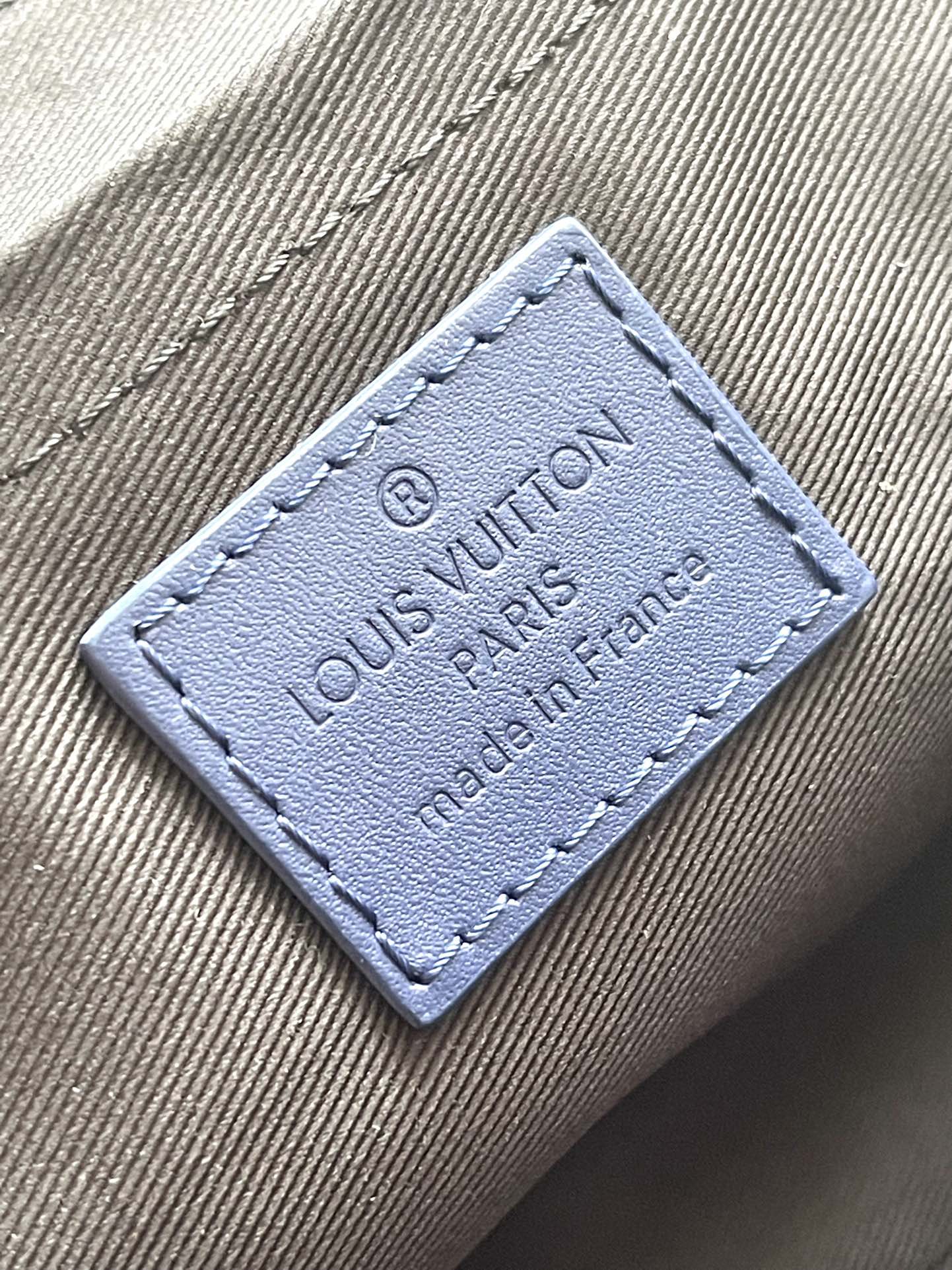LOUIS VUITTON S-CAPE MESSENGER 28 IN SAPPHIRE BLUE TAURILLON
