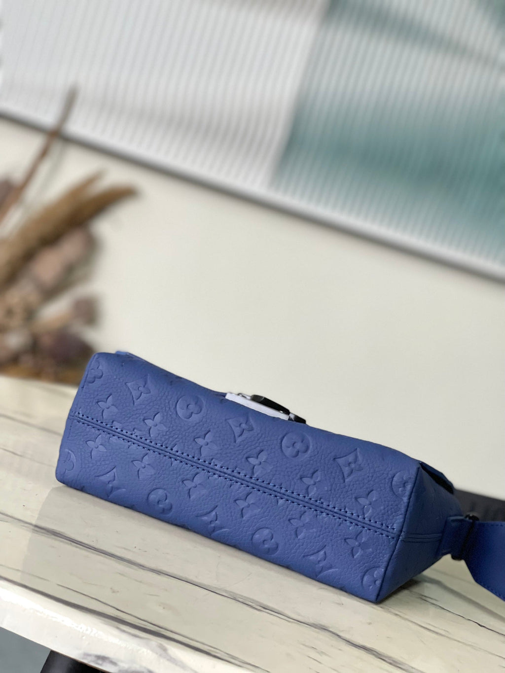 LOUIS VUITTON S-CAPE MESSENGER 28 IN SAPPHIRE BLUE TAURILLON