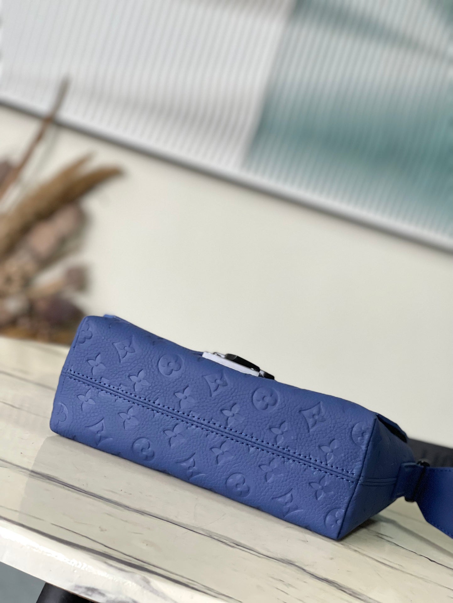 LOUIS VUITTON S-CAPE MESSENGER 28 IN SAPPHIRE BLUE TAURILLON