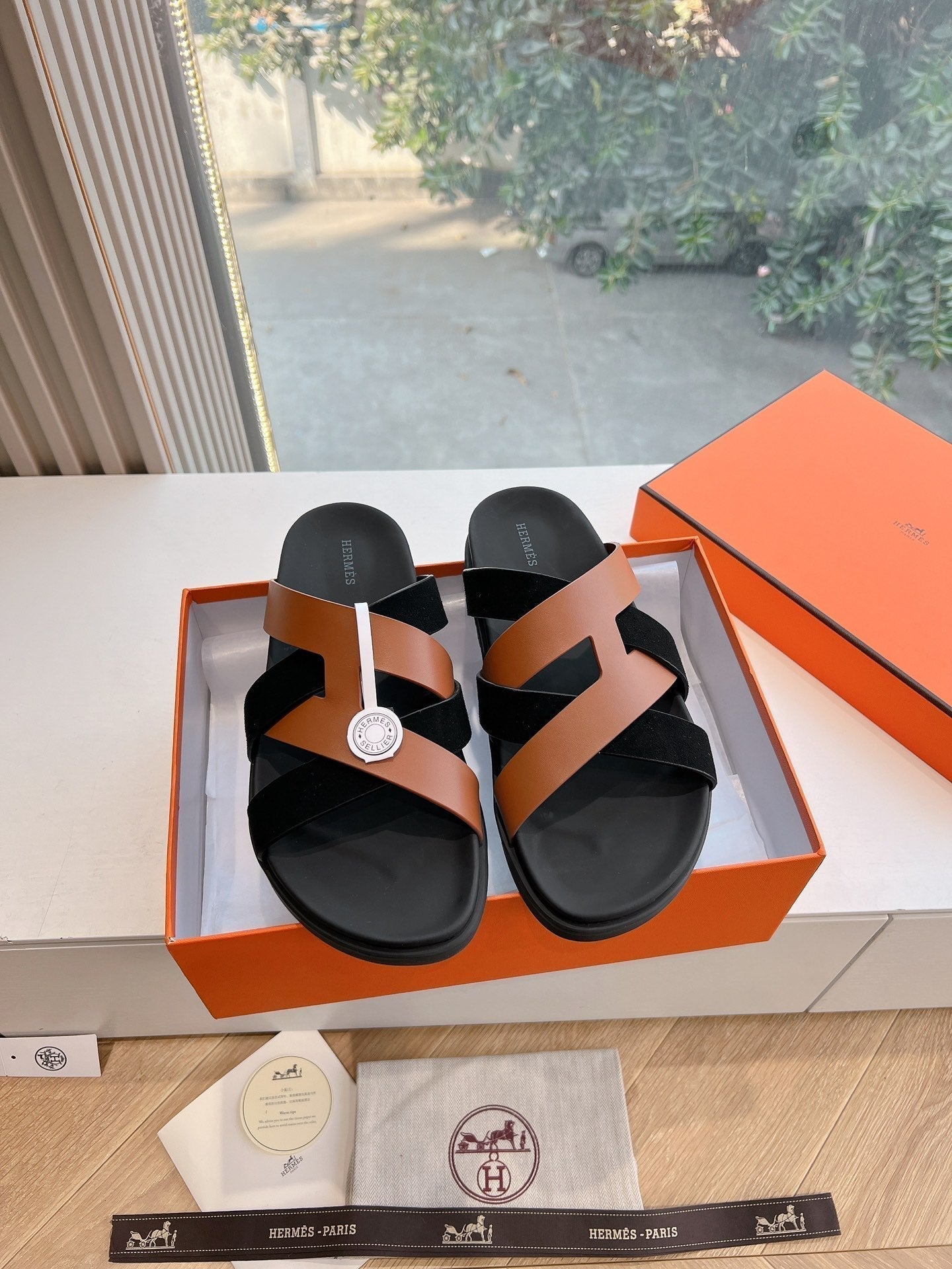 HERMES KAZIMIR SANDAL IN BRONZE BROWN CALFSKIN AND BLACK SUEDE