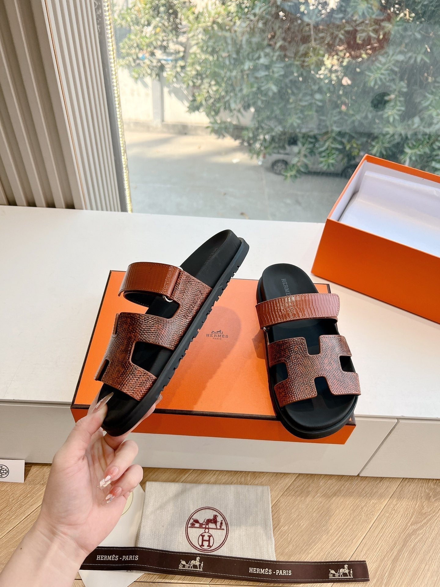 HERMES CHYPRE SANDAL IN PECAN BROWN LIZARD SKIN