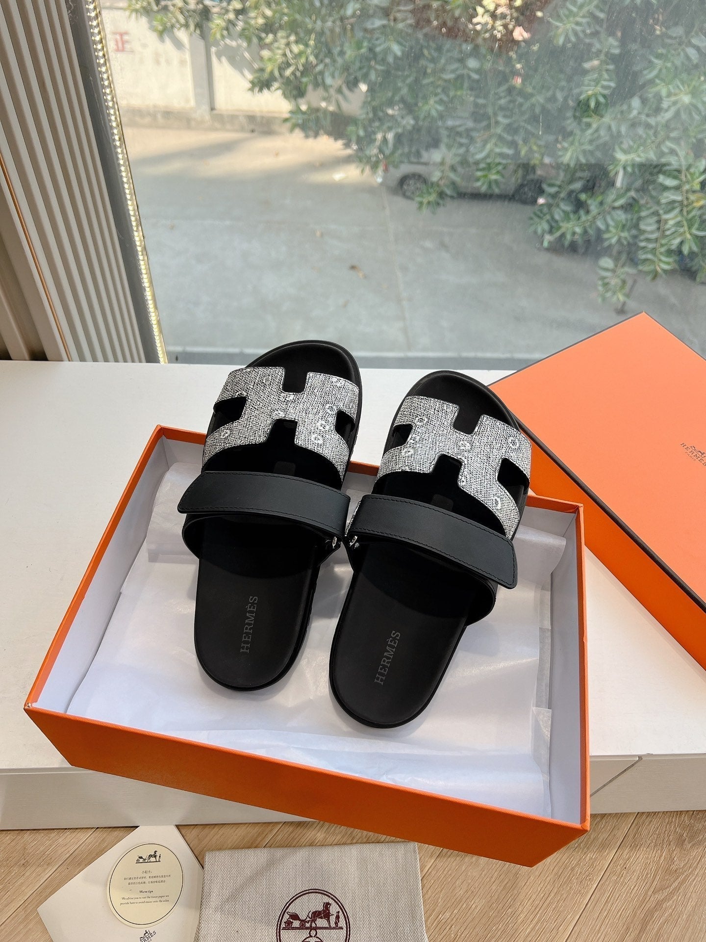HERMES CHYPRE SANDAL IN BLACK MIX WHITE LIZARD SKIN
