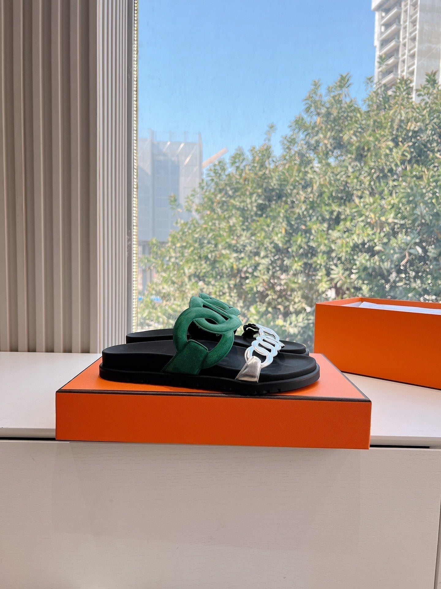 HERMES EXTRA SANDAL IN MEDIUM GREEN MIX SILVER CALFSKIN