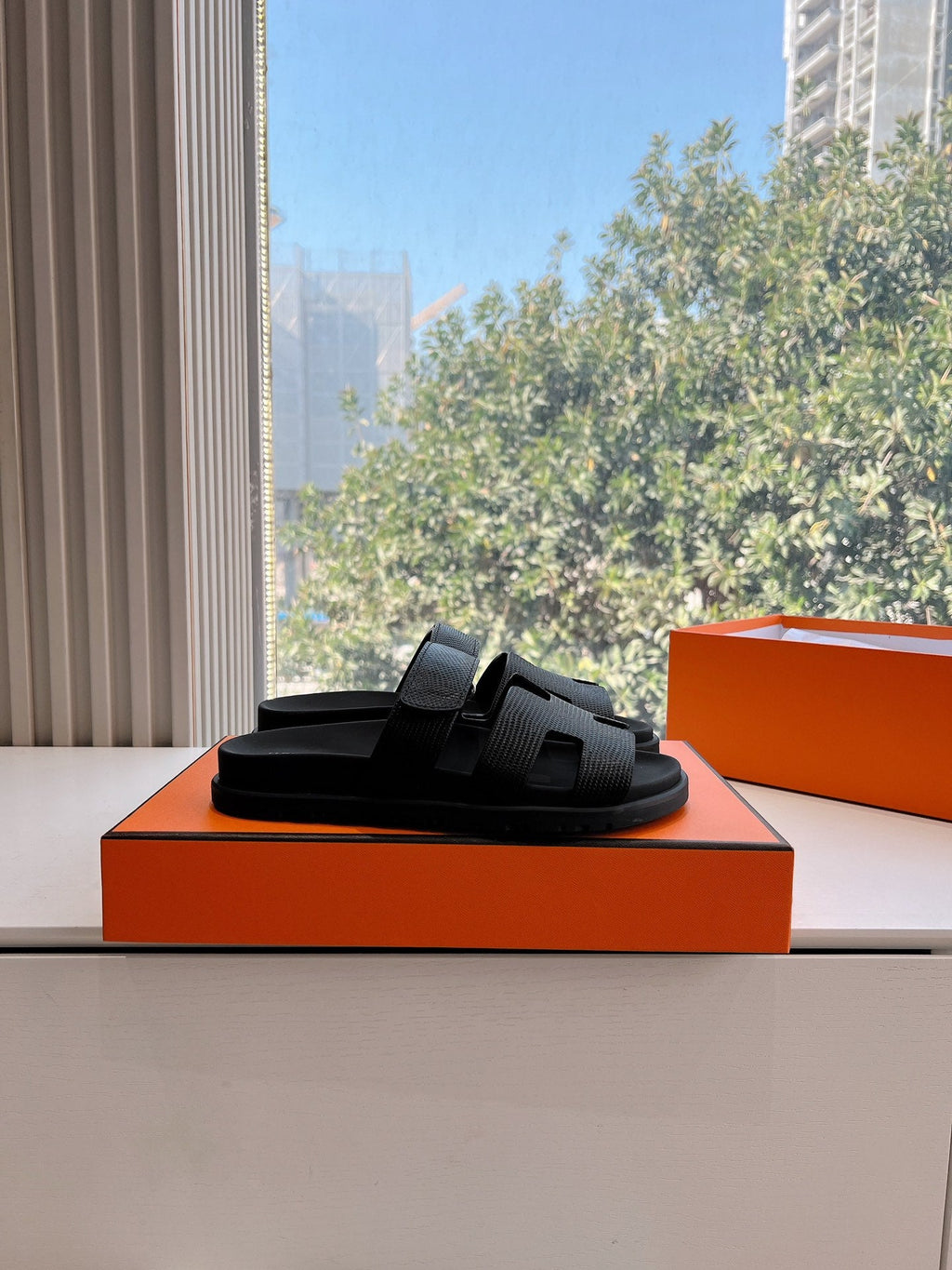 HERMES CHYPRE SANDAL IN BLACK SHINY GRAINED CALFSKIN