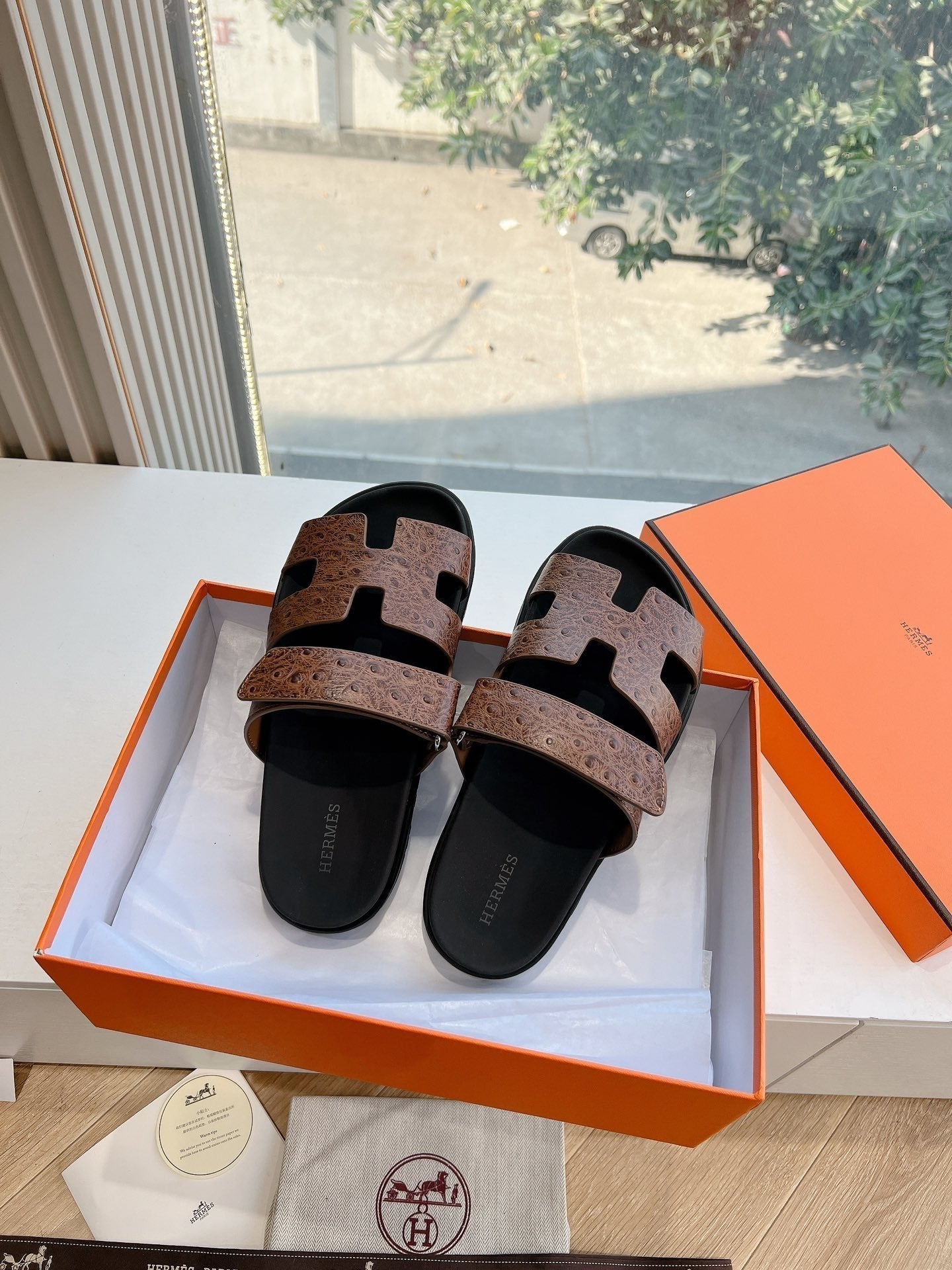 HERMES CHYPRE SANDAL IN CHOCOLATE BROWN GRAINED CALFSKIN