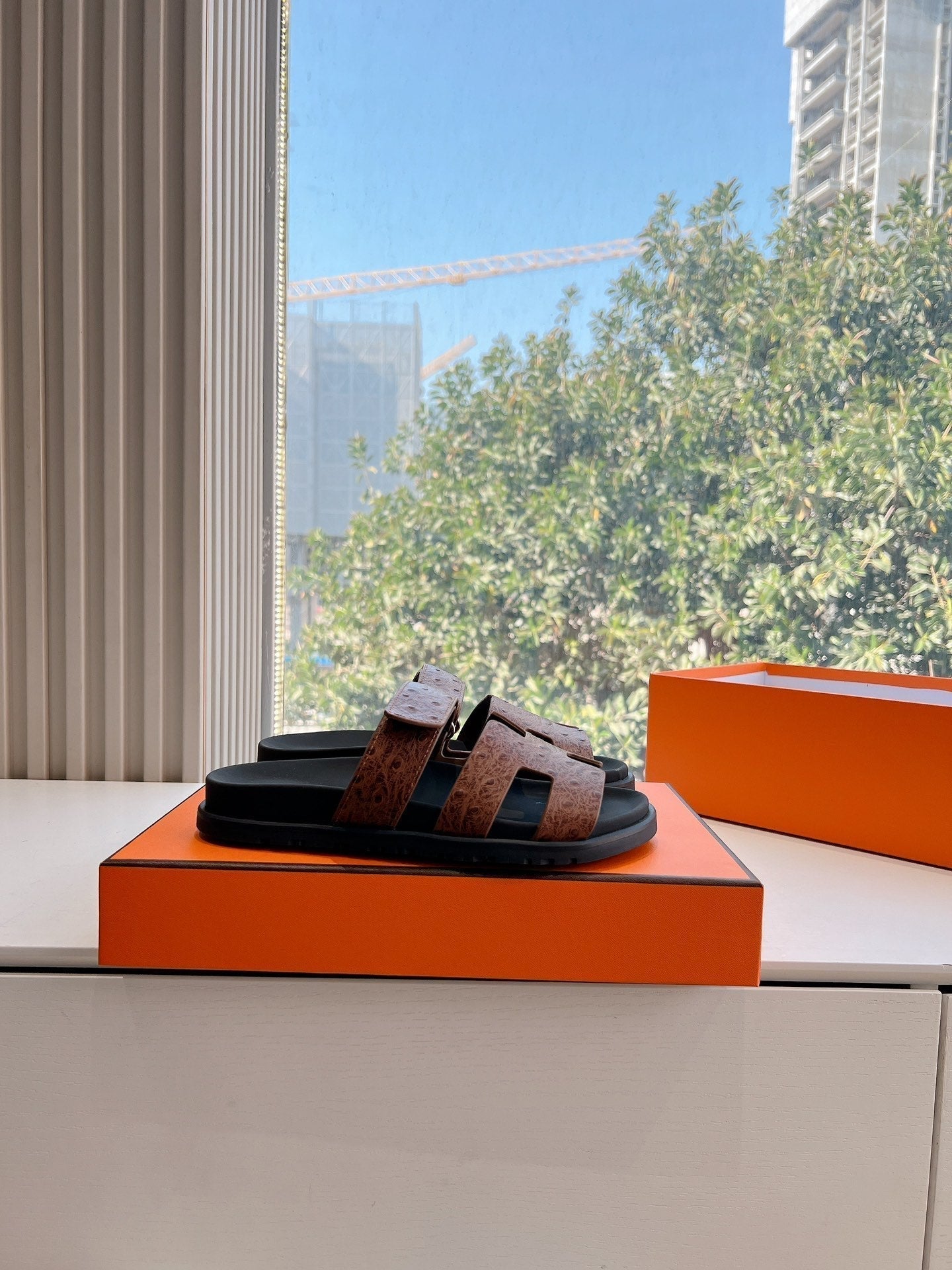 HERMES CHYPRE SANDAL IN CHOCOLATE BROWN GRAINED CALFSKIN