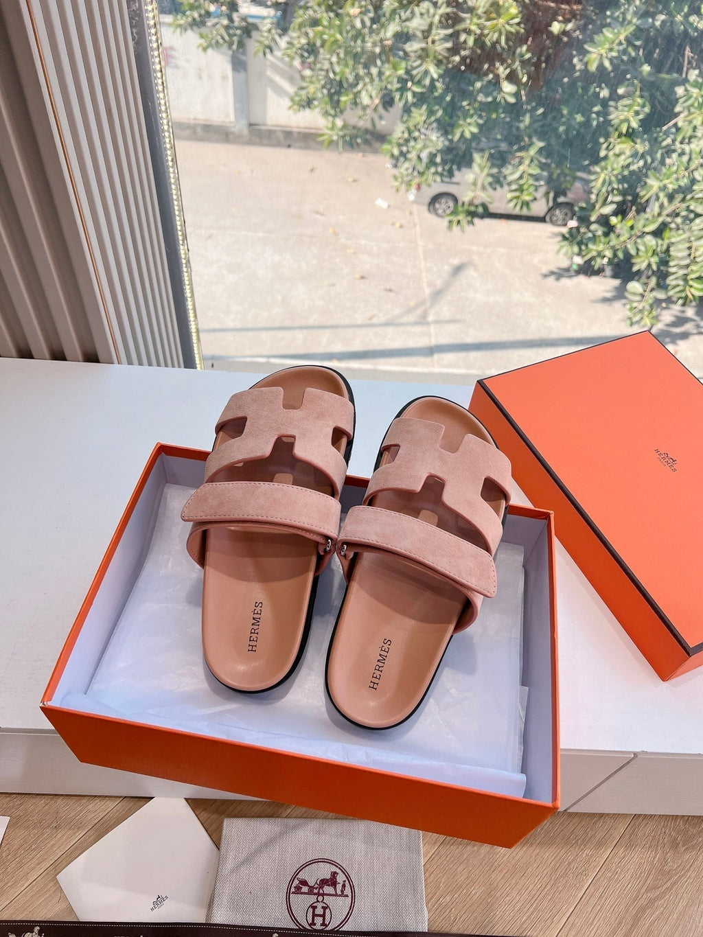 HERMES CHYPRE SANDAL IN ROSE PINK SUEDE