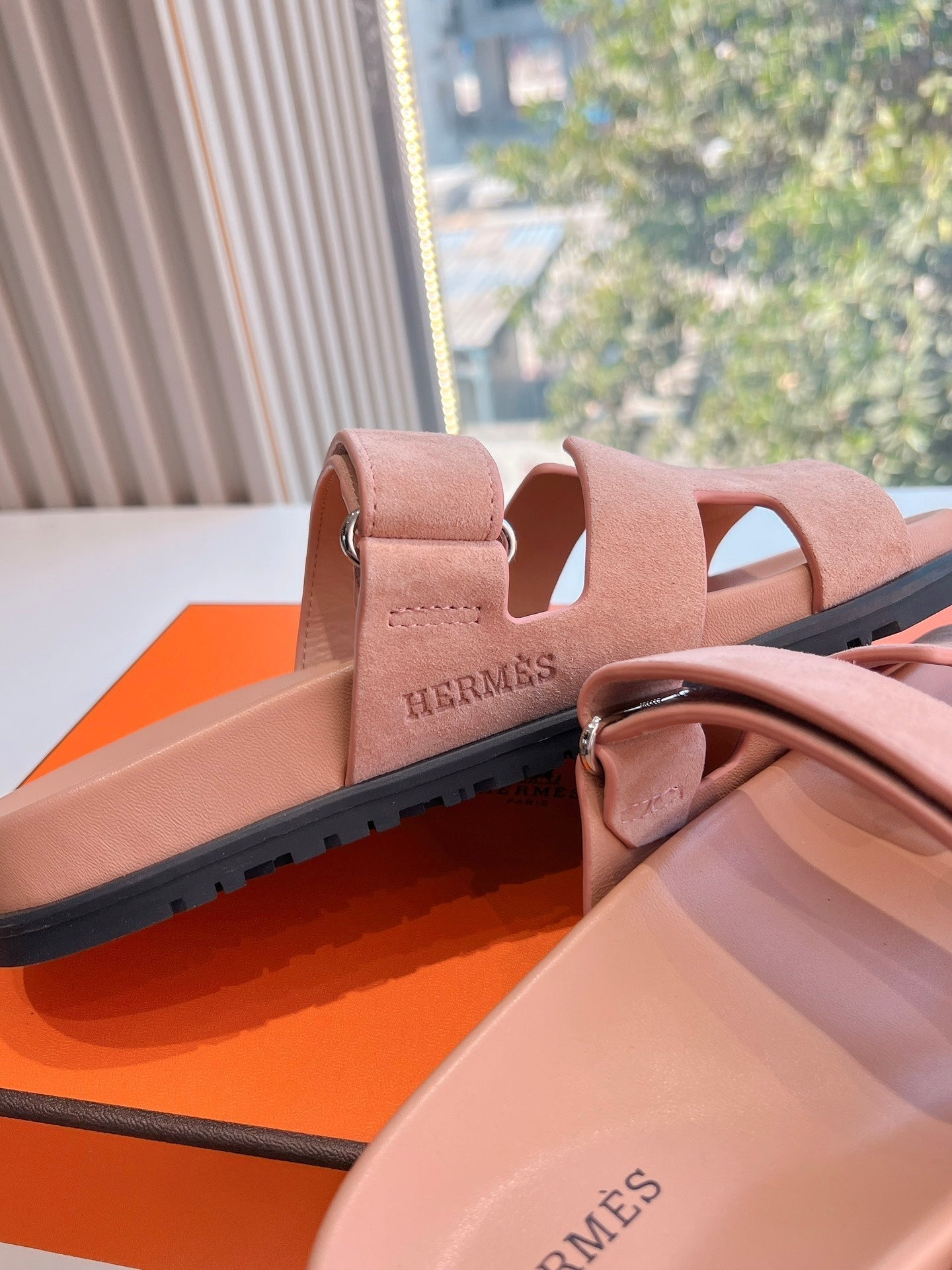 HERMES CHYPRE SANDAL IN ROSE PINK SUEDE