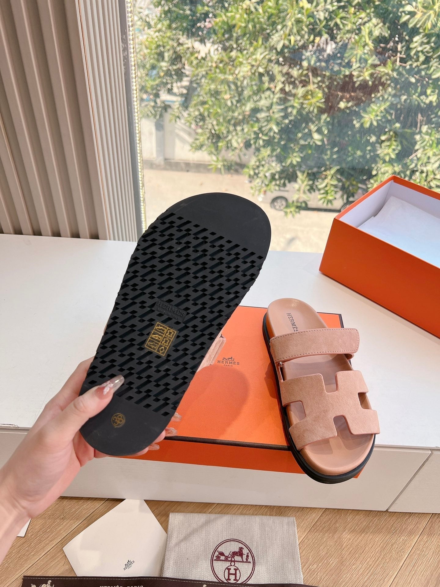HERMES CHYPRE SANDAL IN ROSE PINK SUEDE