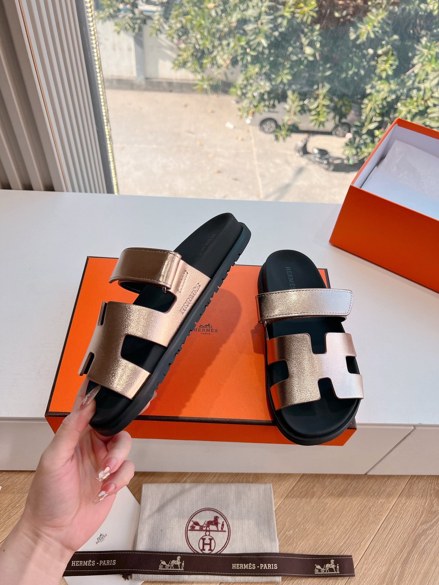 HERMES CHYPRE SANDAL IN COPPER BROWN METALLIC CALFSKIN