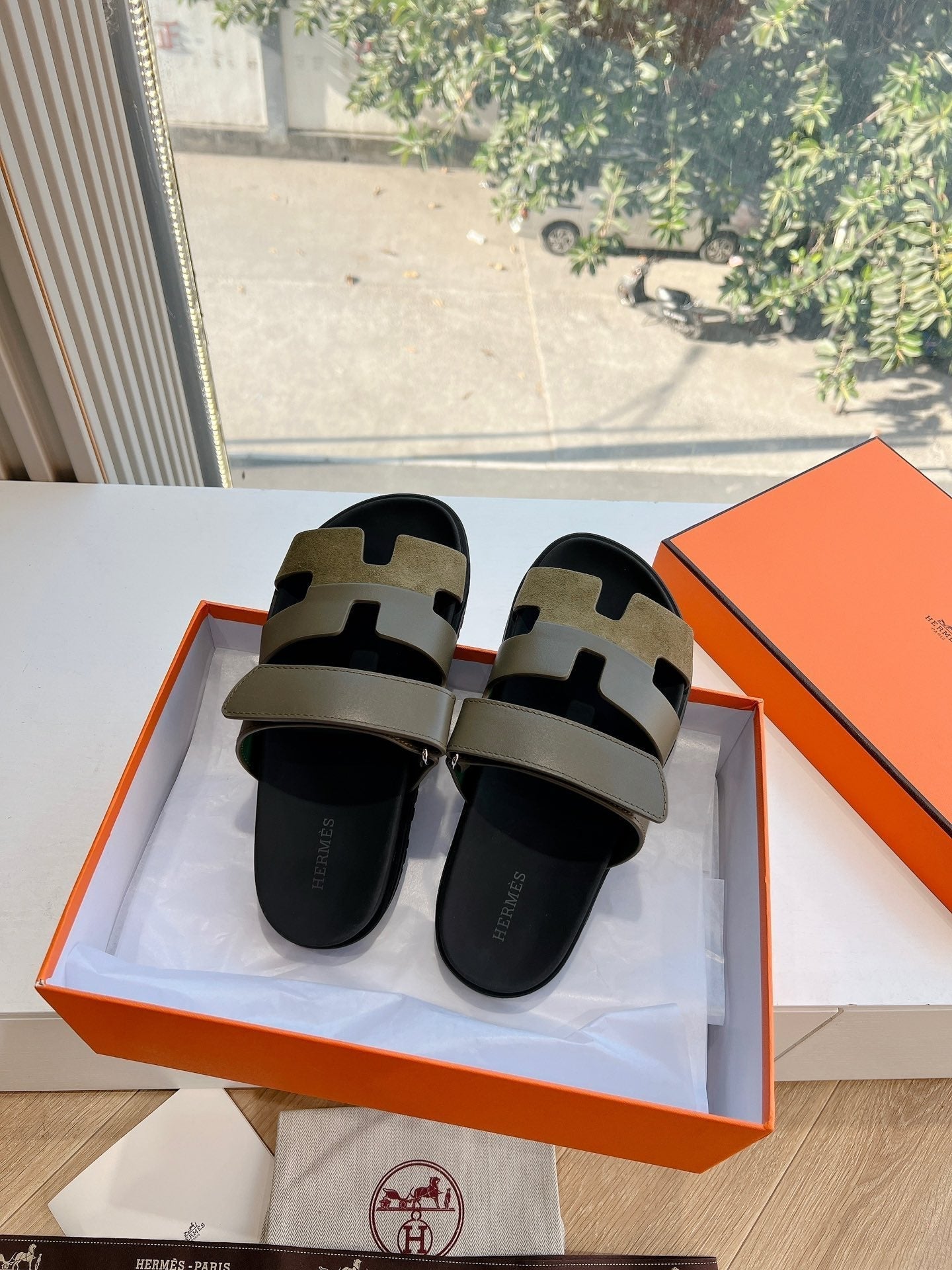 HERMES CHYPRE SANDAL IN ARMY GREEN SUEDE AND CALFSKIN