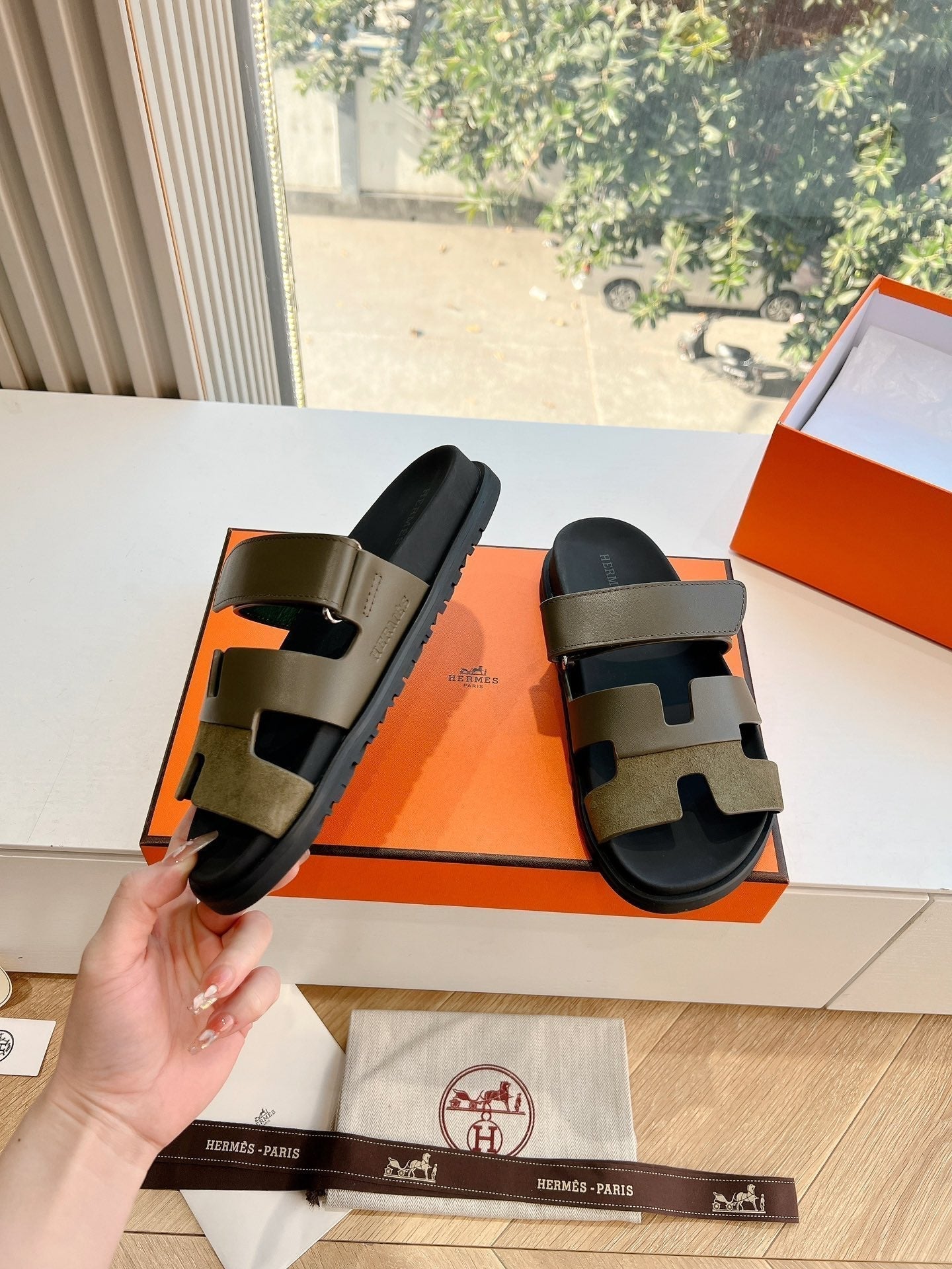 HERMES CHYPRE SANDAL IN ARMY GREEN SUEDE AND CALFSKIN