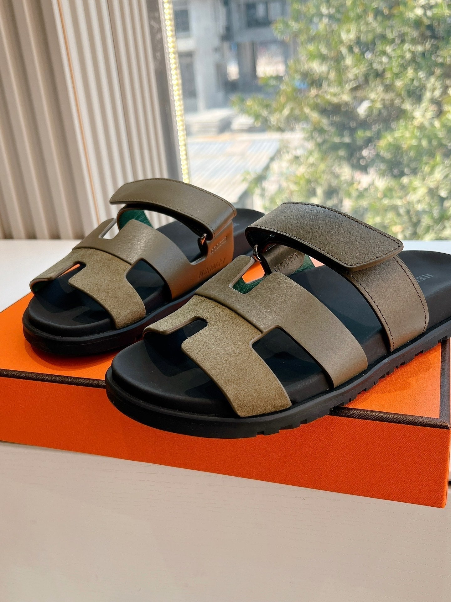 HERMES CHYPRE SANDAL IN ARMY GREEN SUEDE AND CALFSKIN