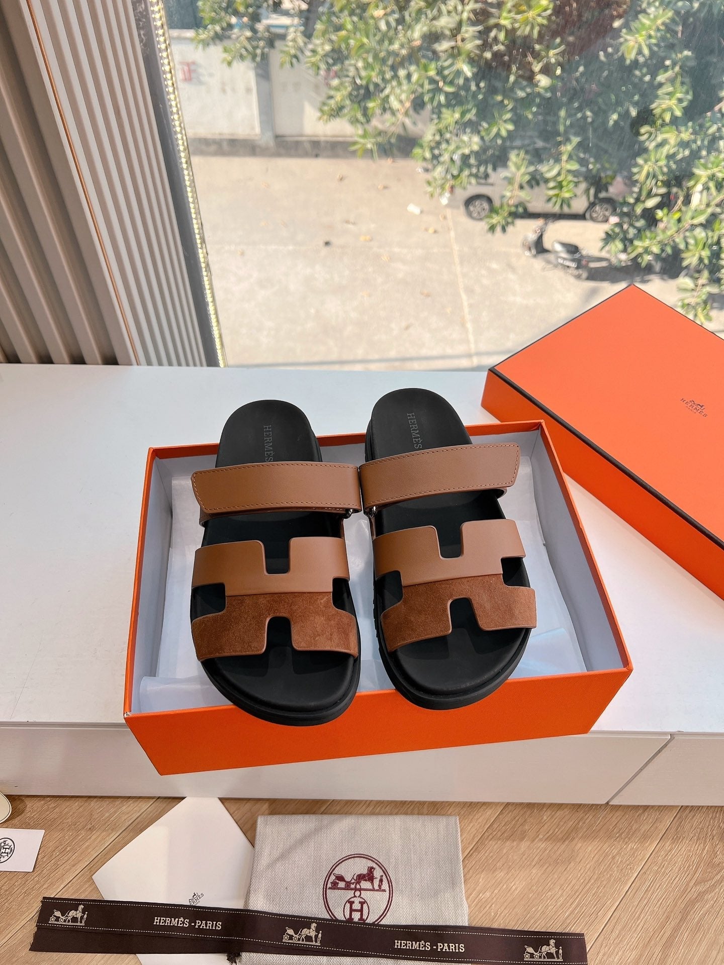 HERMES CHYPRE SANDAL IN BRONZE BROWN SUEDE AND CALFSKIN