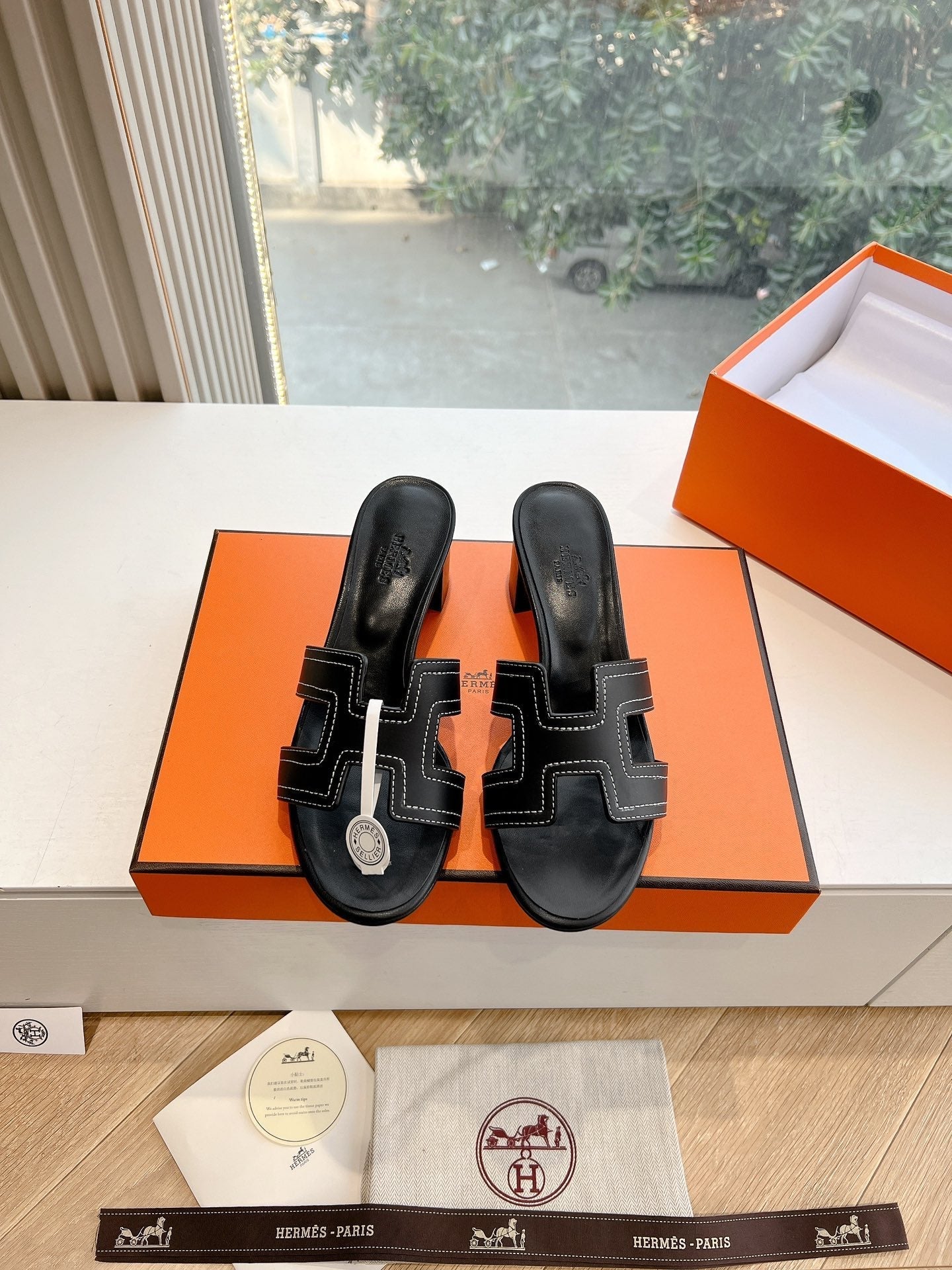 HERMES 0ASIS SANDAL IN BLACK MIX WHITE CALFSKIN